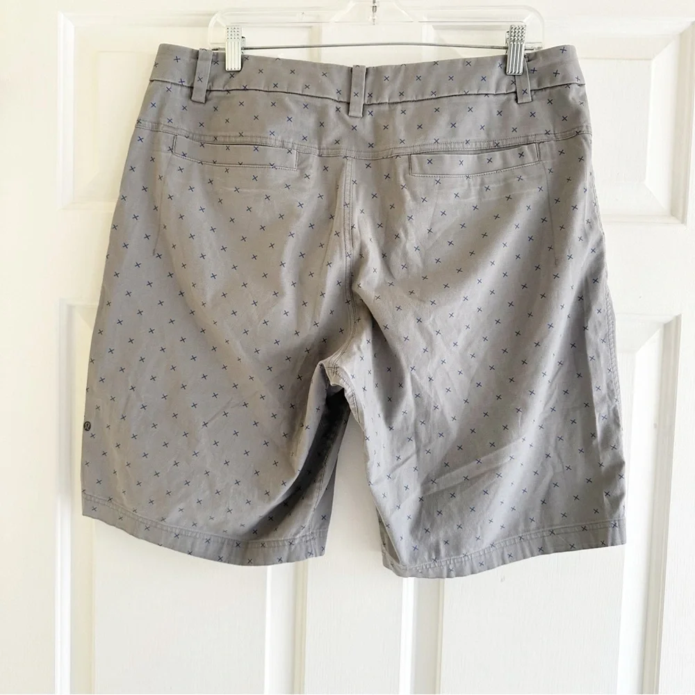 Lululemon Gray Blue All Over X Print Blue Size‎ Mens 36 Golf Casual